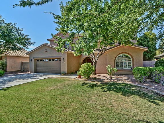 3rd image of 1415 E Canyon Creek Dr