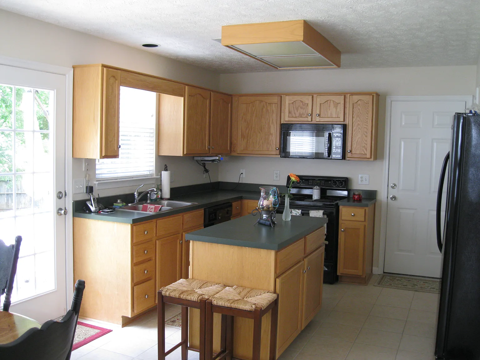 4 bed, 2.5 bath, 1849 sqft, $2,100 — Photo 4