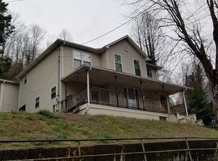 310 Highland Ave, Mullens, WV 25882