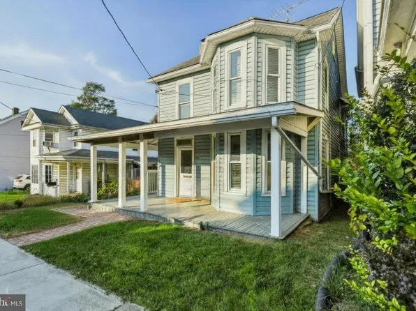 241 W North St, Waynesboro, PA 17268