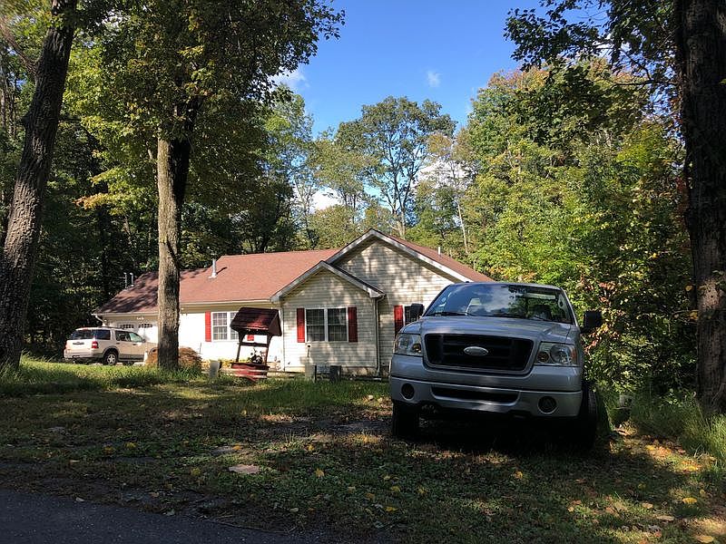 2nd image of 2195 Meadowlake Rd