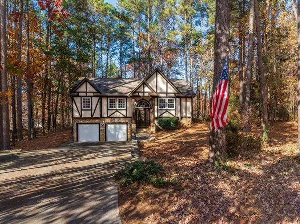 1218 Misty Ln, Hickory, NC 28601