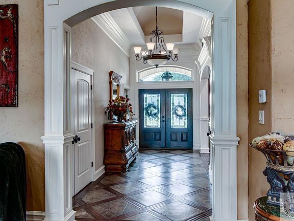 3rd image of 301 Beaver Lake Cir