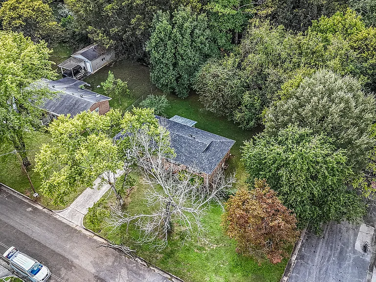 2627 Thornhill Rd NW — Photo 16