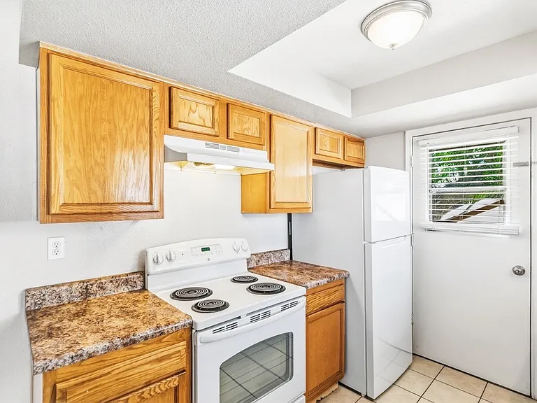 645 W Rio Salado Pkwy #101 — Photo 3