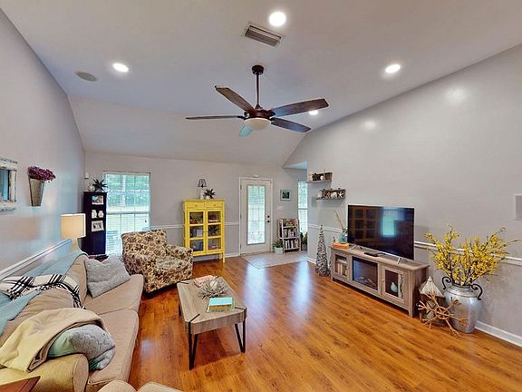 2nd image of 154 Sunrise Cir
