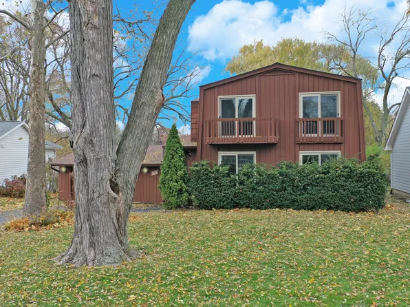 926 Lucerne Ct, Mundelein, IL 60060