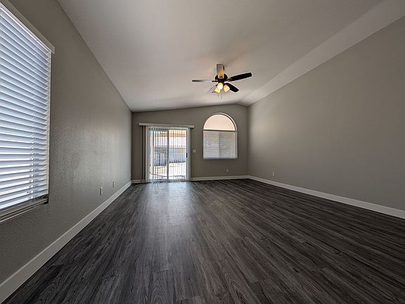 5th image of 917 Emerald Stone Ave
