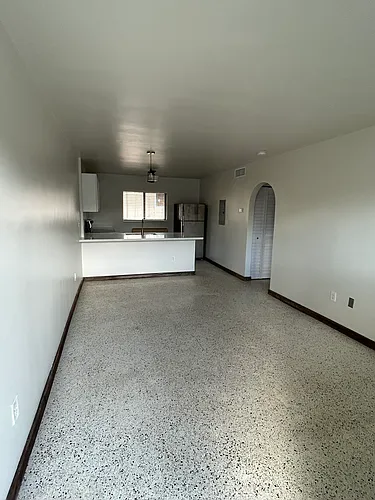 910 SW 4th Ave #3 Photo 1
