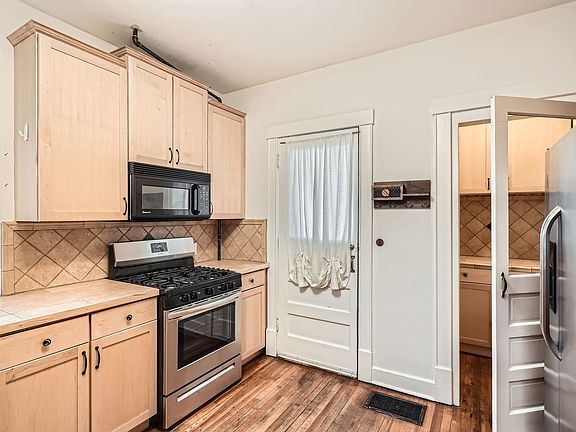 3rd image of 735 E 10th Ave