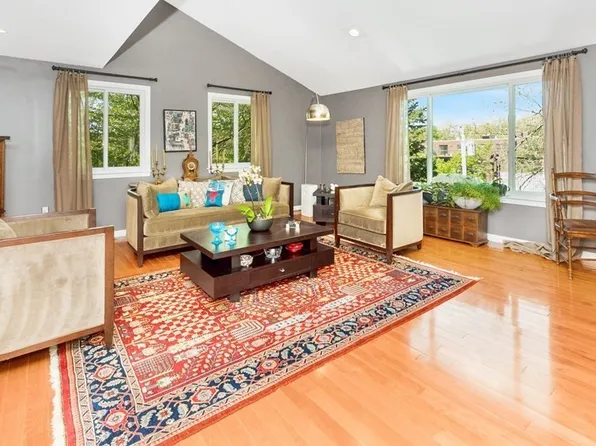 37 River Ridge Rd, Wellesley Hills, MA 02481