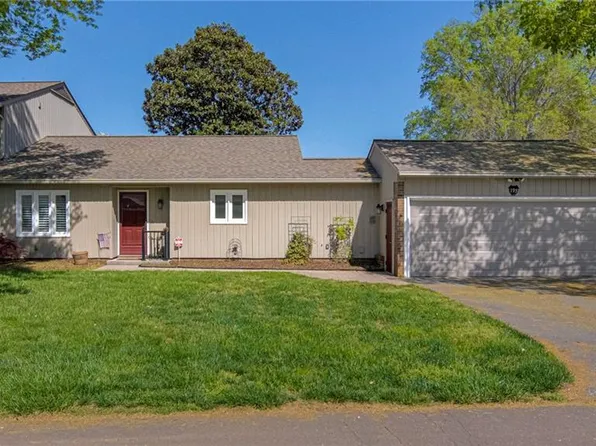 195 Spyglass Dr, Bermuda Run, NC 27006