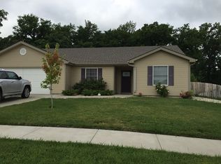 405 Stone Grove Dr, Manhattan, KS 66503