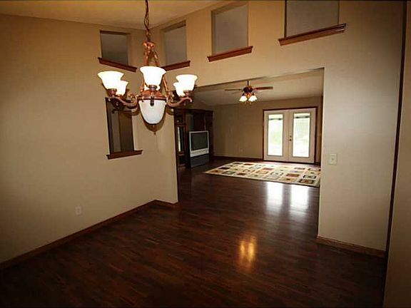 5th image of 326 Driftwood Dr