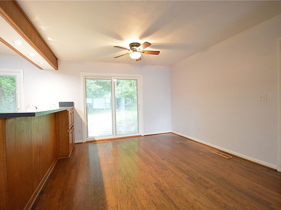 5th image of 1982 N Greenview Dr