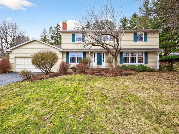 9 Sandpiper Ln, Pittsford, NY 14534