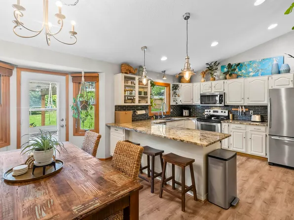 2404 E 49th St, Sioux Falls, SD 57103