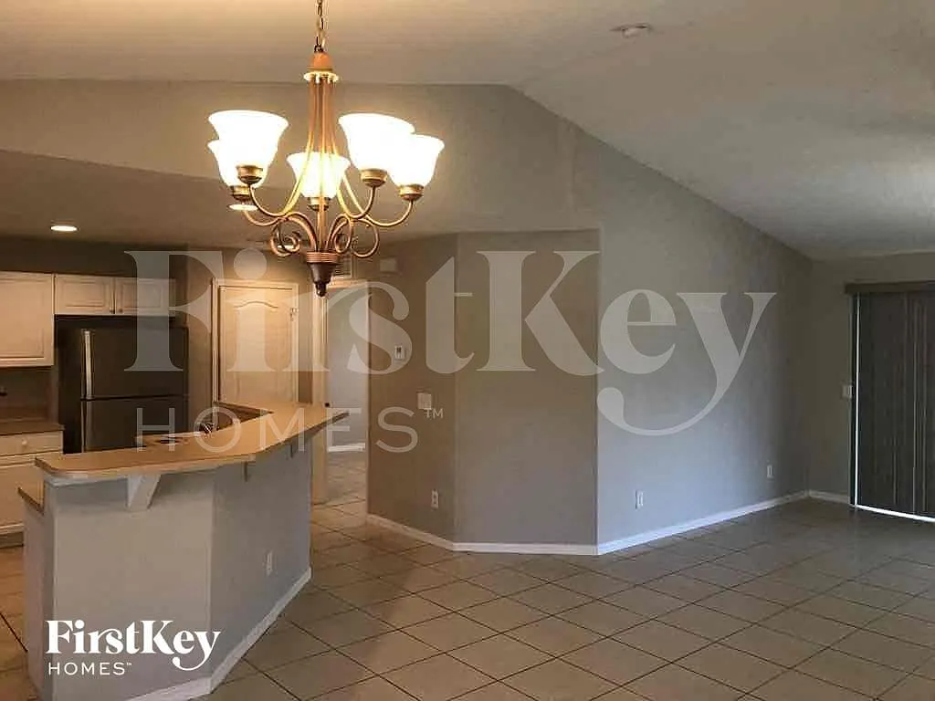 3 bed, 2.0 bath, 1401 sqft, $1,970 — Photo 3