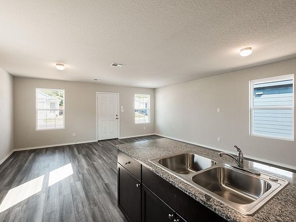 4th image of 5403 Verdugos Palace
