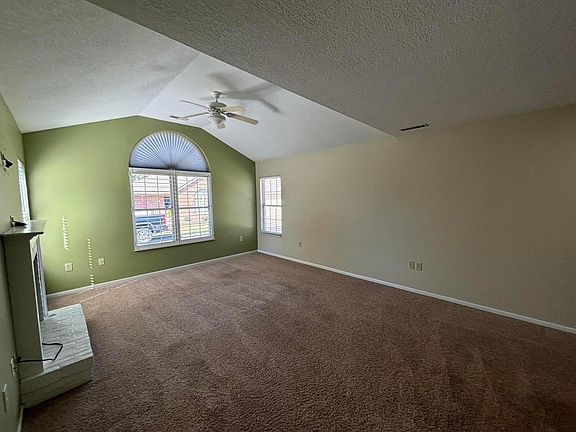 4th image of 36 Woodberry Dr