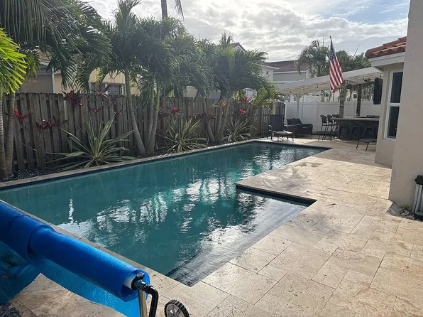 18930 NW 10th Ter, Pembroke Pines, FL 33029