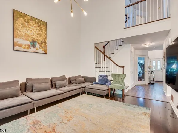 162 Coppertree Ct, Edison Twp., NJ 08820