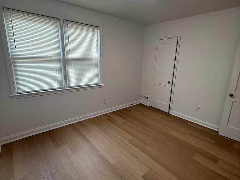 3225 Woodring Ave — Photo 5