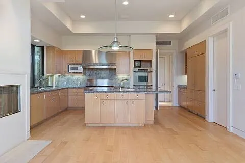 1673 Waynecrest Dr — Photo 12