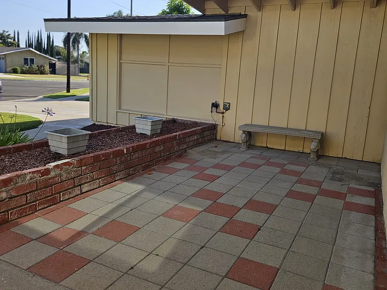 743 W Eugene Pl — Photo 9