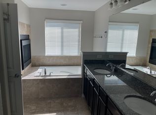 828 Shirttail Peak Dr, Windsor, CO 80550