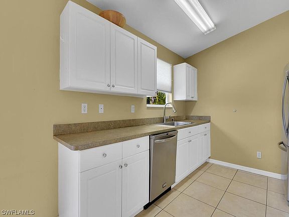 4th image of 2103 NE 13th Pl