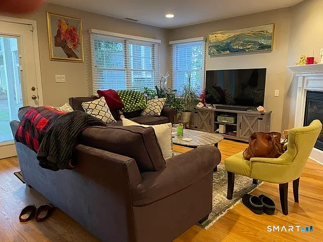 3 bed, 1.5 bath, 1562 sqft, $2,800 — Photo 2