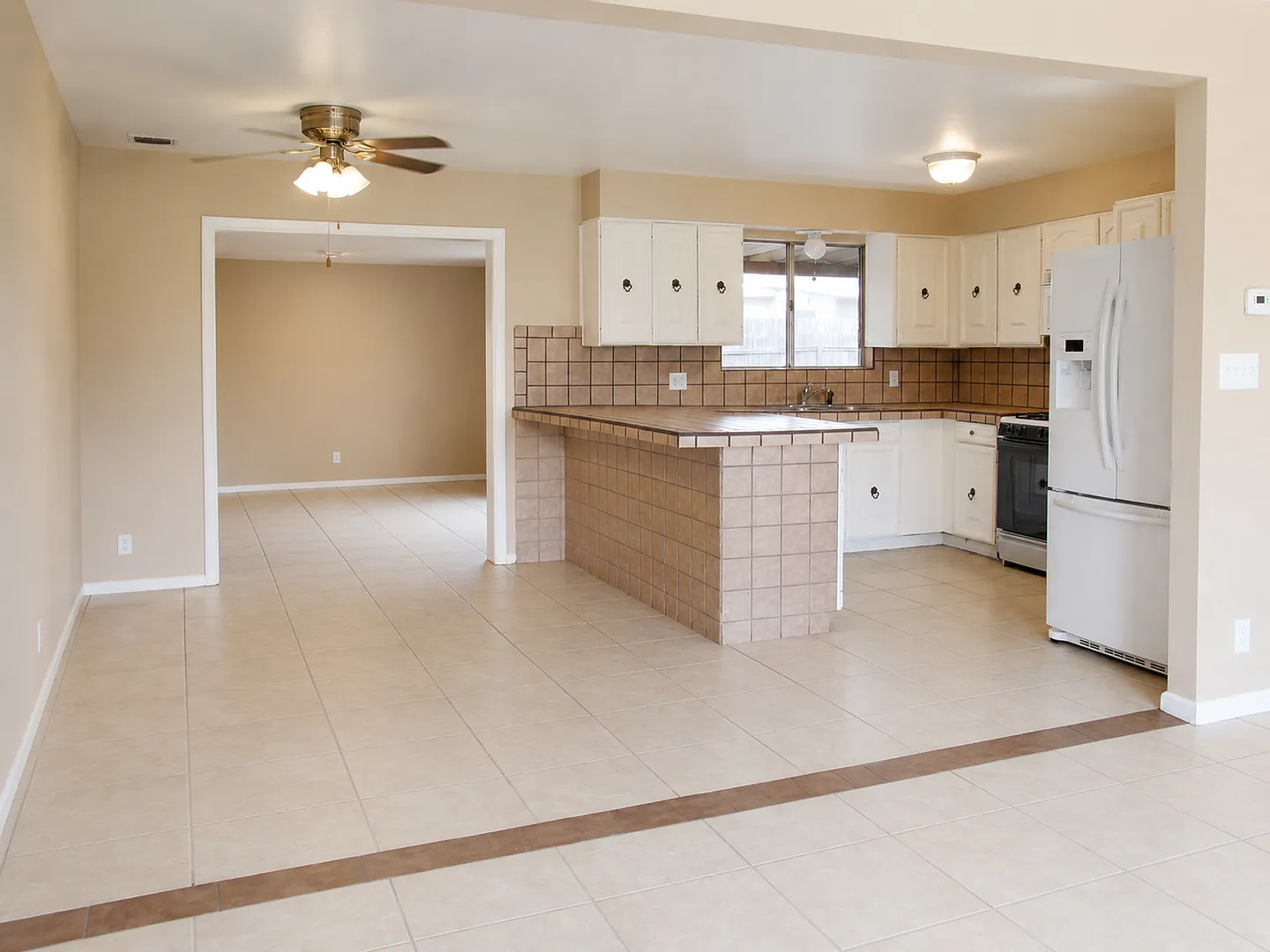 Open House Coming - Large 4br/2ba House Newly Remodeled Bathrooms Tile Throughout $1,995 - Remode... — Photo 4