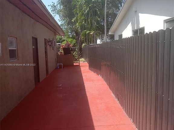 4th image of 615 NE 164th St #0