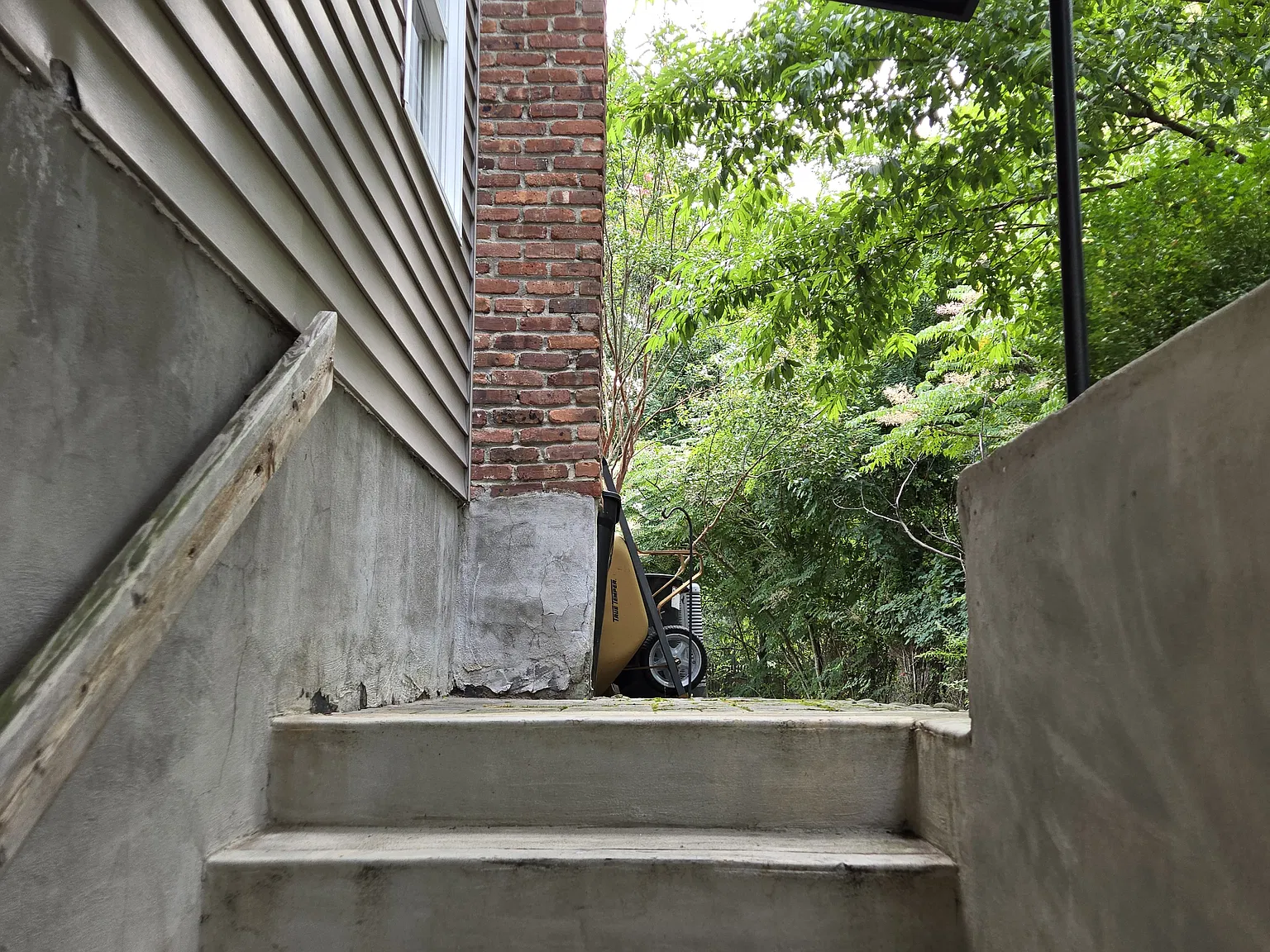Studio, 1000 sqft, $1,750 — Photo 3