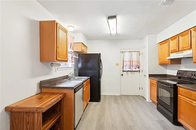 3 bed, 2.0 bath, 1551 sqft, $2,000 — Photo 4