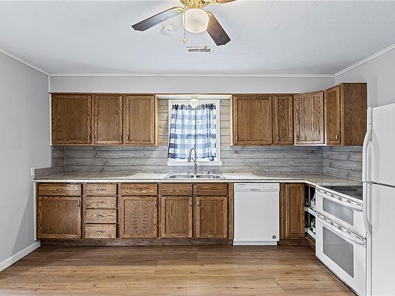 2nd image of 140 Walnut Ave