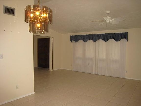 4th image of 2510 Lakeview Dr