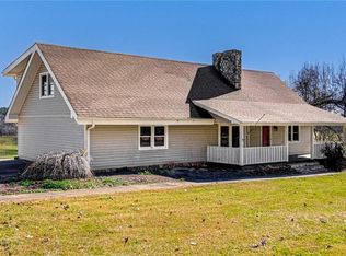 2571 Simpson Mill Rd, Mount Airy, NC 27030