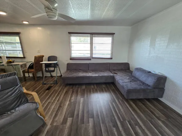 522 Suwanee Dr, North Fort Myers, FL 33917