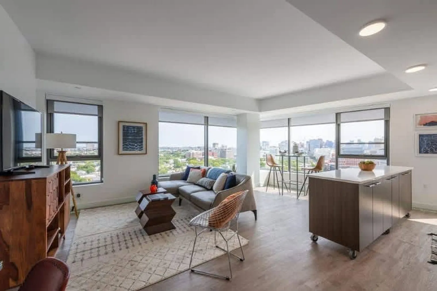 2 bed, 2.0 bath, 818 sqft, $8,408 — Photo 1