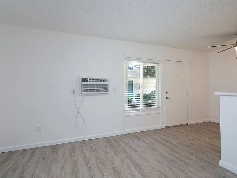Aztec Pacific Apartments — Photo 78
