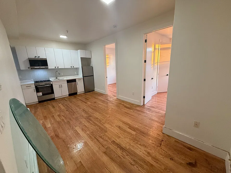 70 Lexington Ave #6E