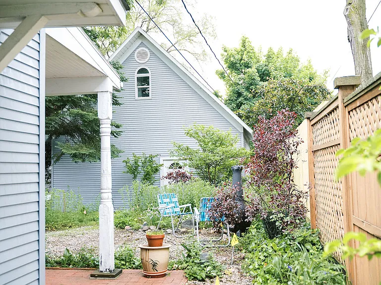737 E State St — Photo 25