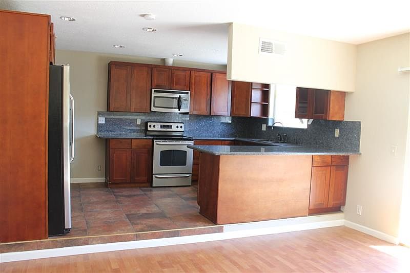 2nd image of 3318 Cuesta Dr