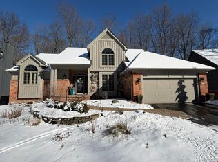 6301 Mission Dr, West Bloomfield, MI 48324