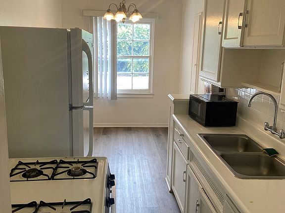 5th image of 1430-1448 1/2 S Orange Grove Ave #1444