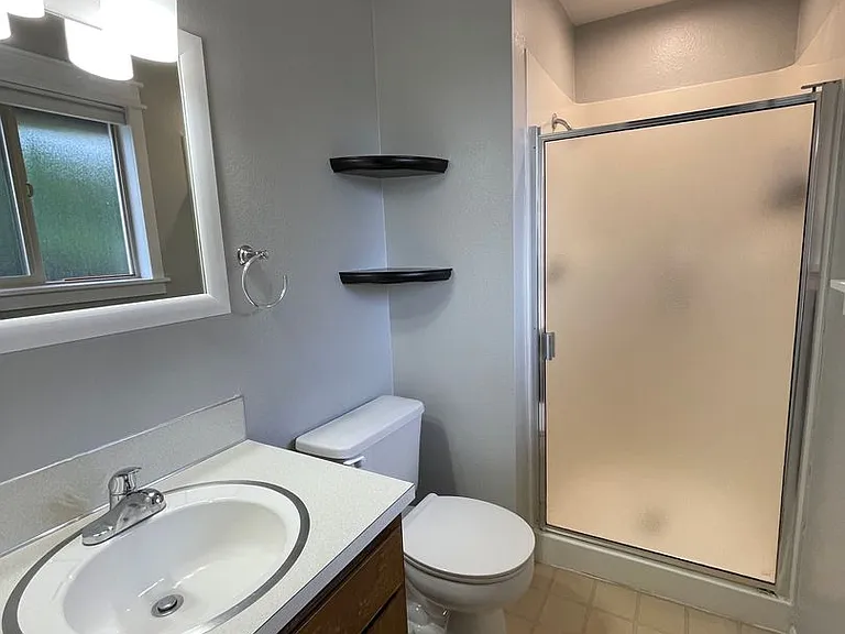 580 SW 3rd Ave — Photo 13