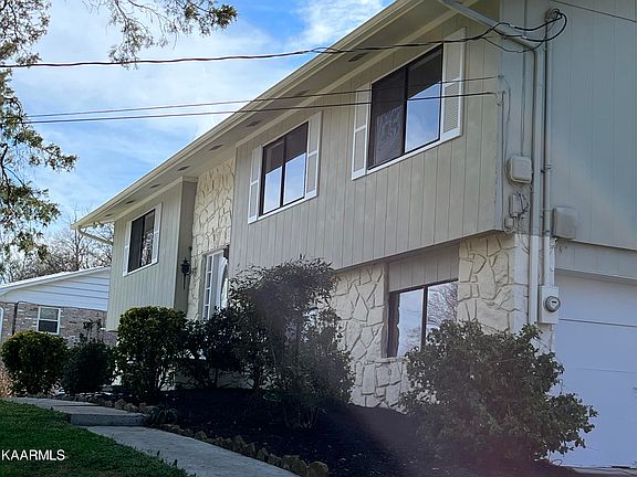 3rd image of 10428 Pinedale Dr