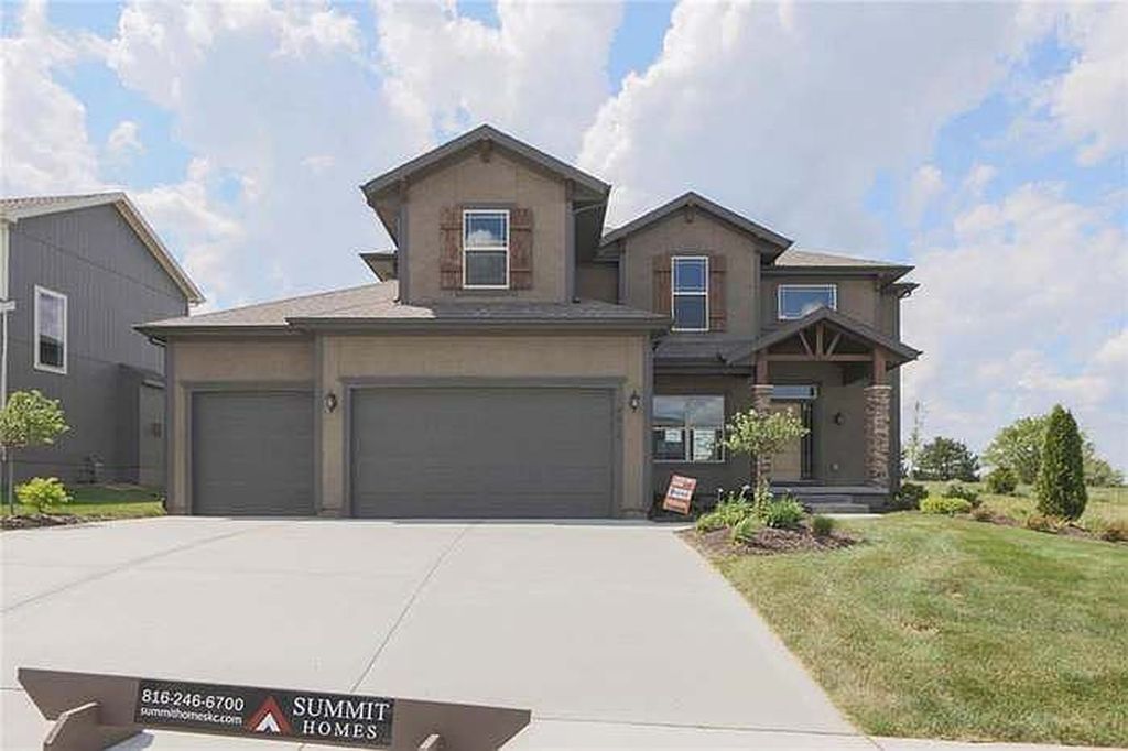 8810 W 165th Ter - Property Image